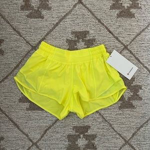 NWT Lululemon Hotty hot shorts LR 2.5”